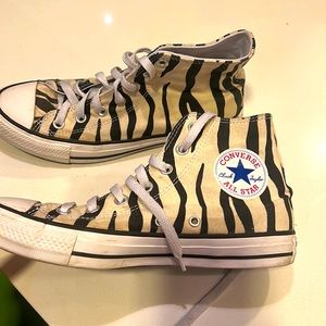 Women’s Zebra pattern Converse size 8
